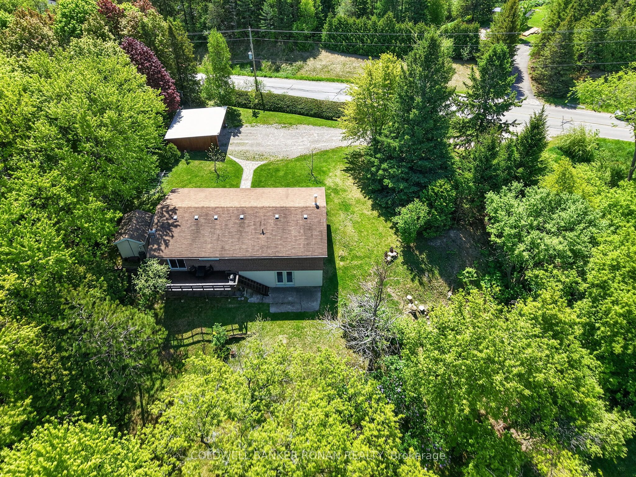 6976 2nd Line Property Photo 45