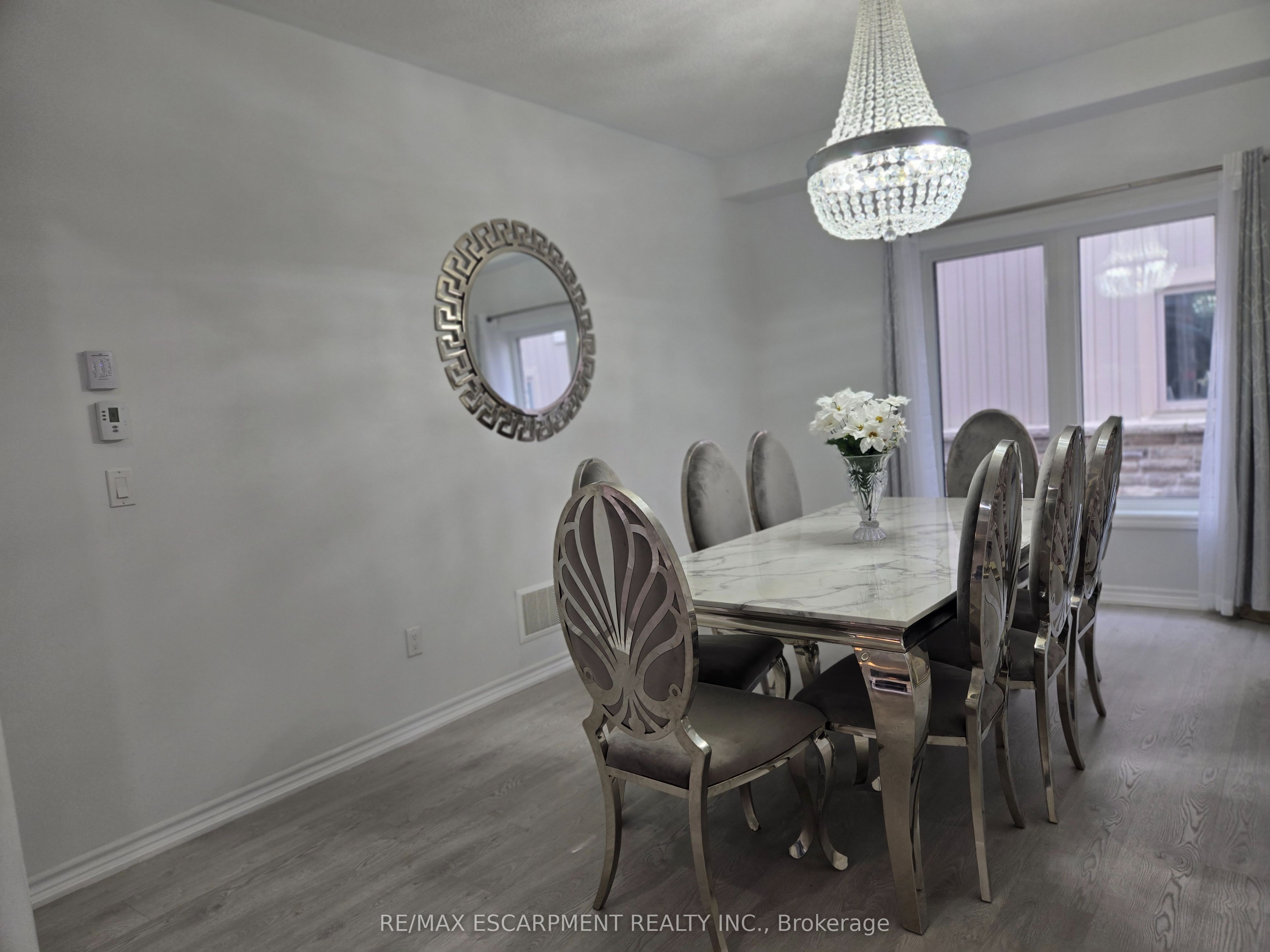 175 Gold Park Gate Property Photo 6