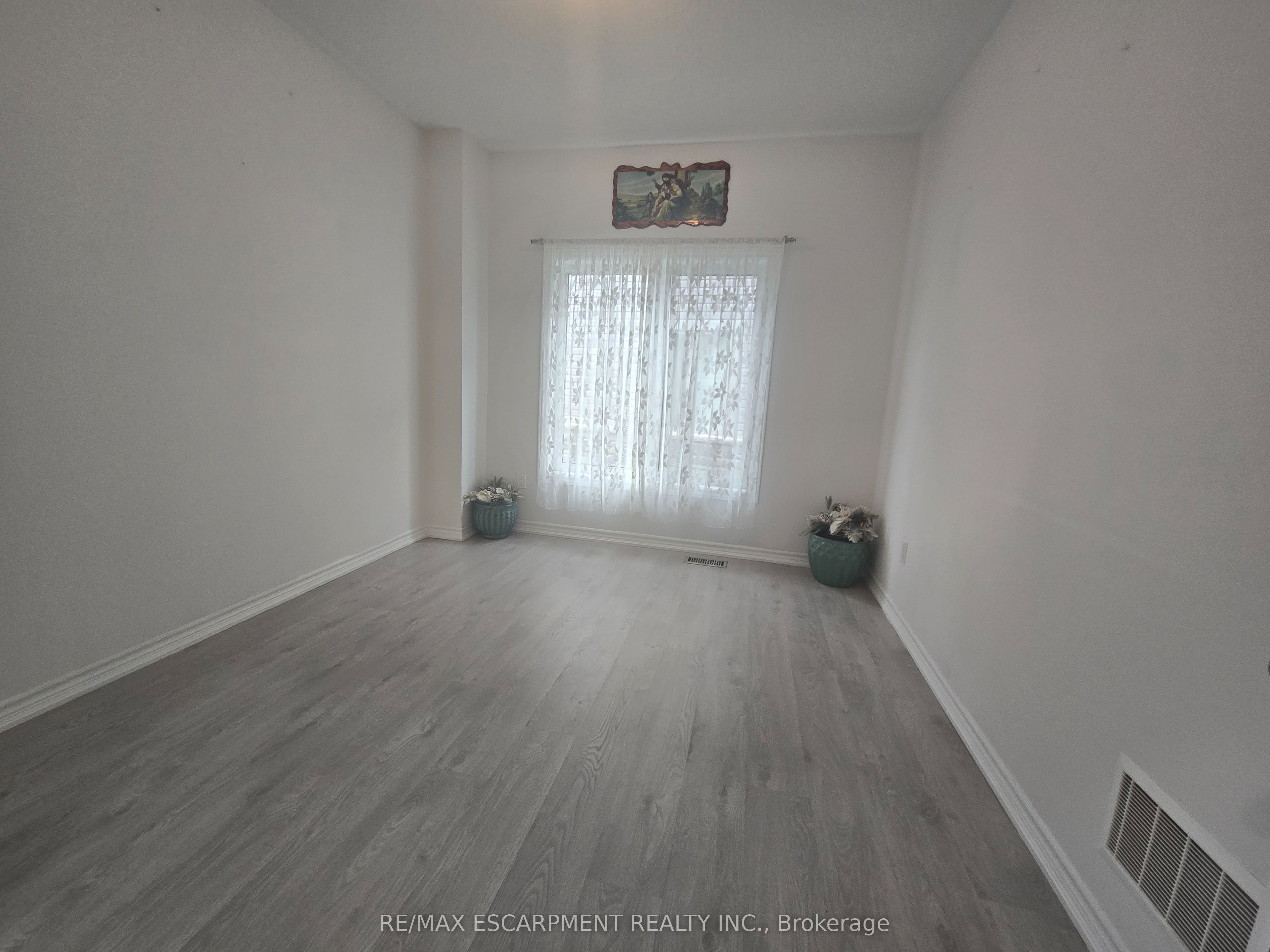 175 Gold Park Gate Property Photo 19