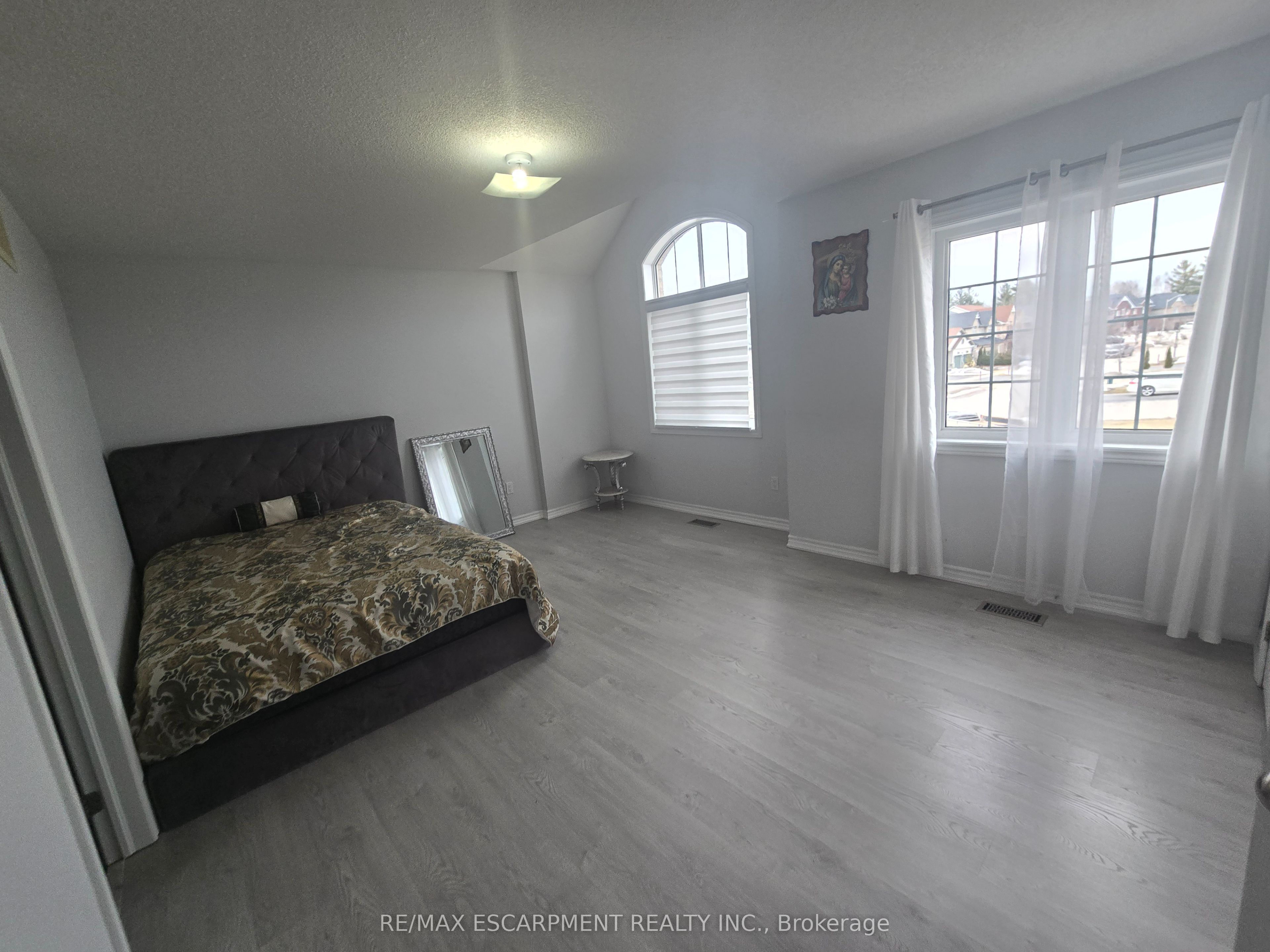 175 Gold Park Gate Property Photo 21