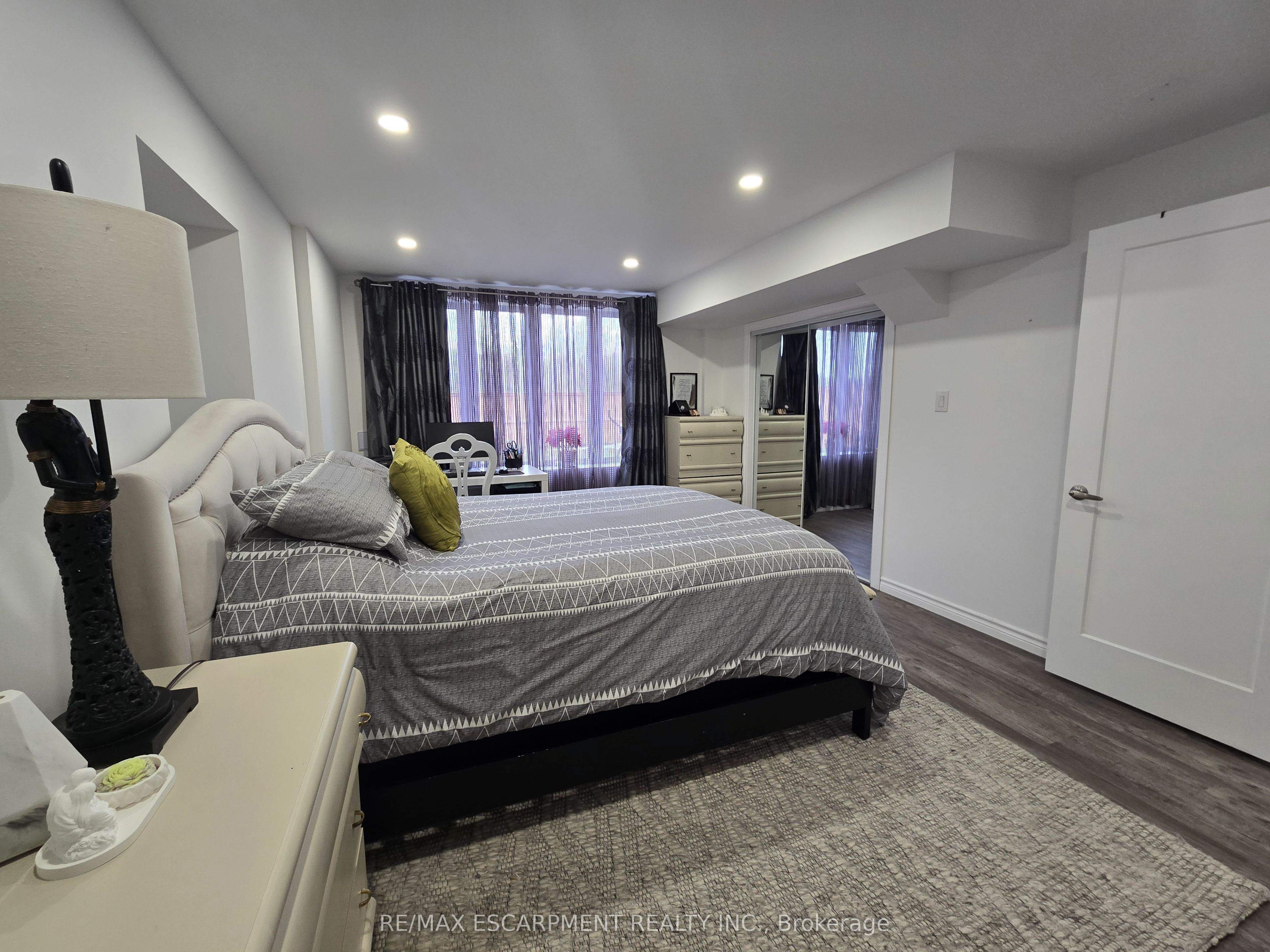 175 Gold Park Gate Property Photo 33