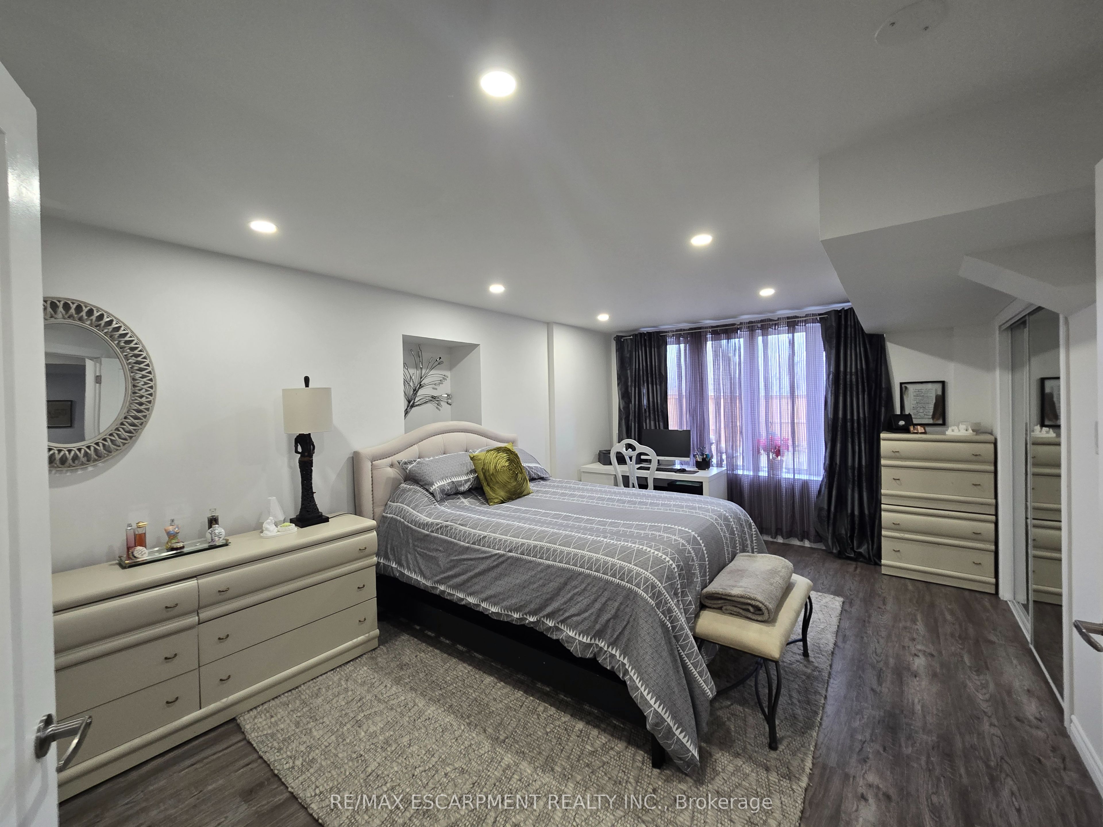175 Gold Park Gate Property Photo 34