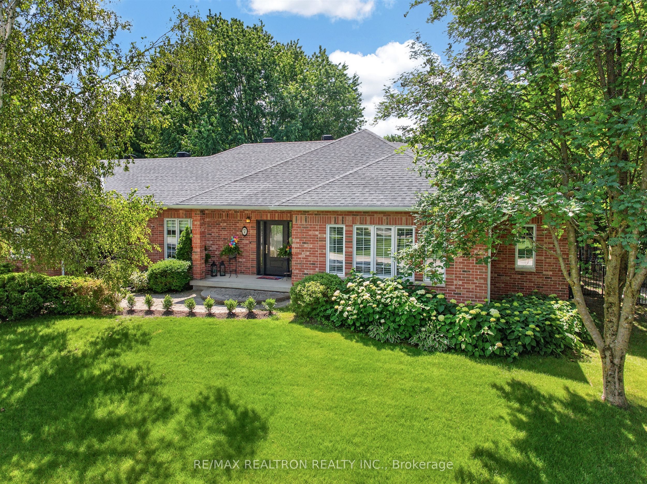 7 Maplehyrn Avenue Property Photo 2