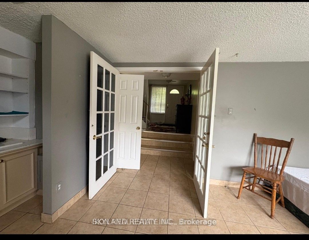 98 Henderson Drive Property Photo 10