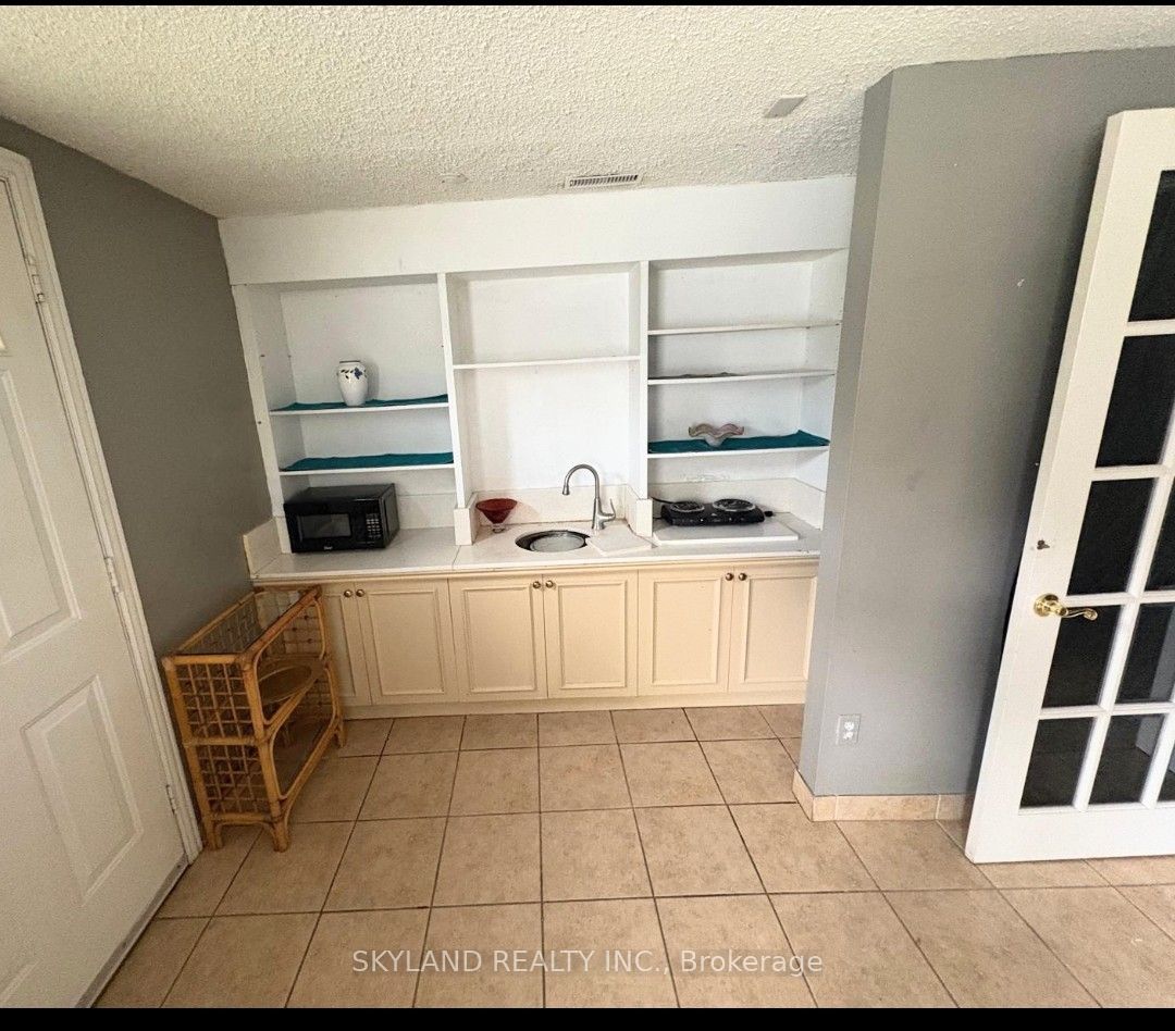 98 Henderson Drive Property Photo 11