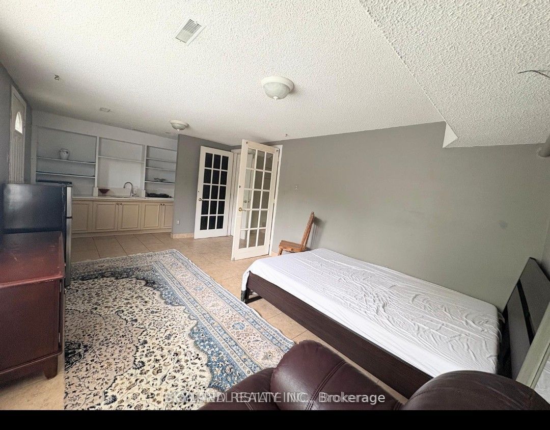 98 Henderson Drive Property Photo 12