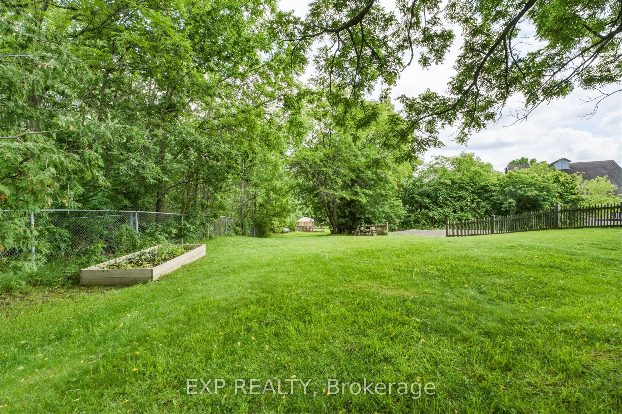 145 High Street Property Photo 43