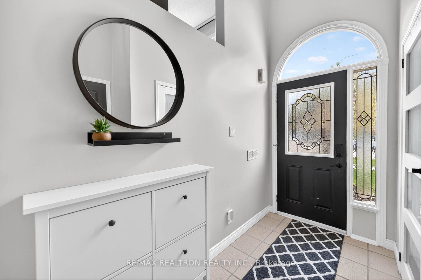 18 Castille Crescent Property Photo 3