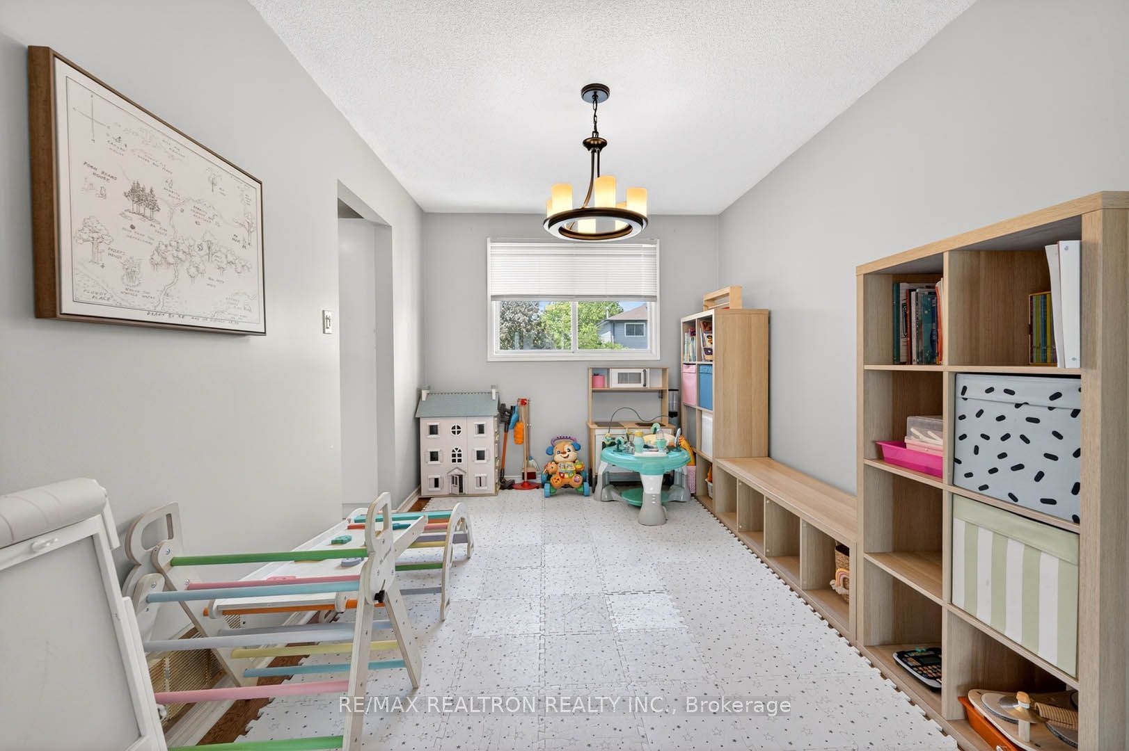 18 Castille Crescent Property Photo 8