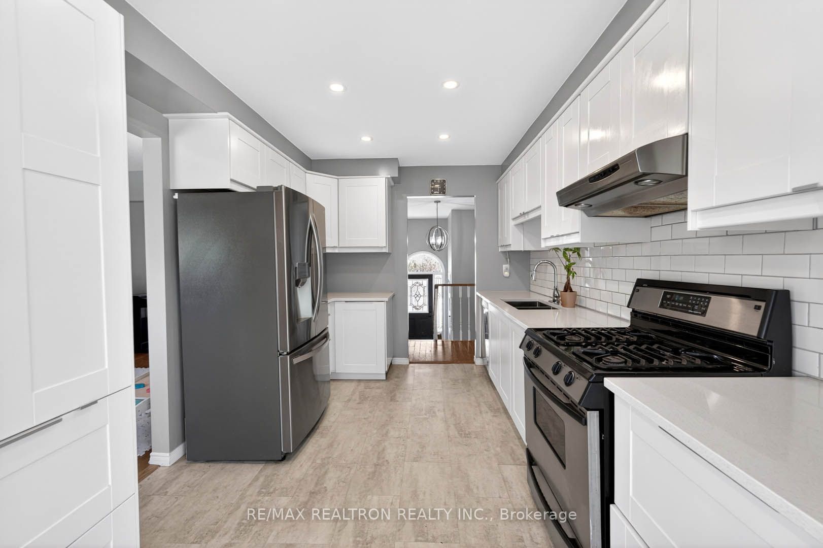 18 Castille Crescent Property Photo 10