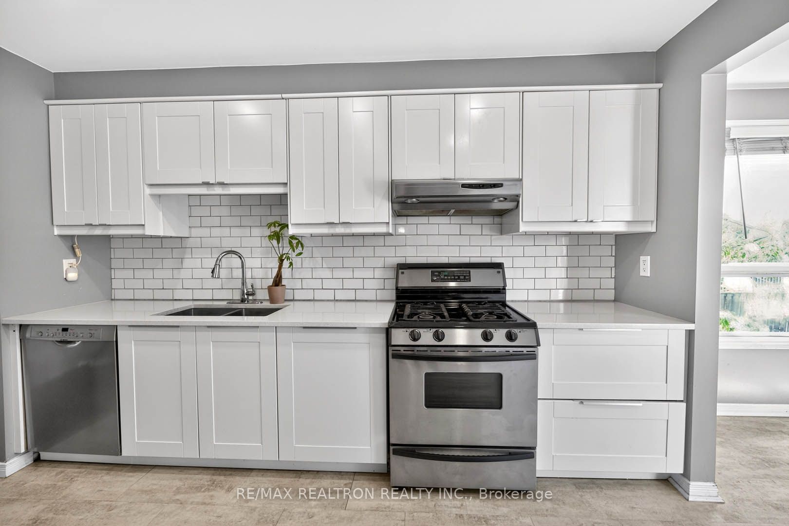 18 Castille Crescent Property Photo 11