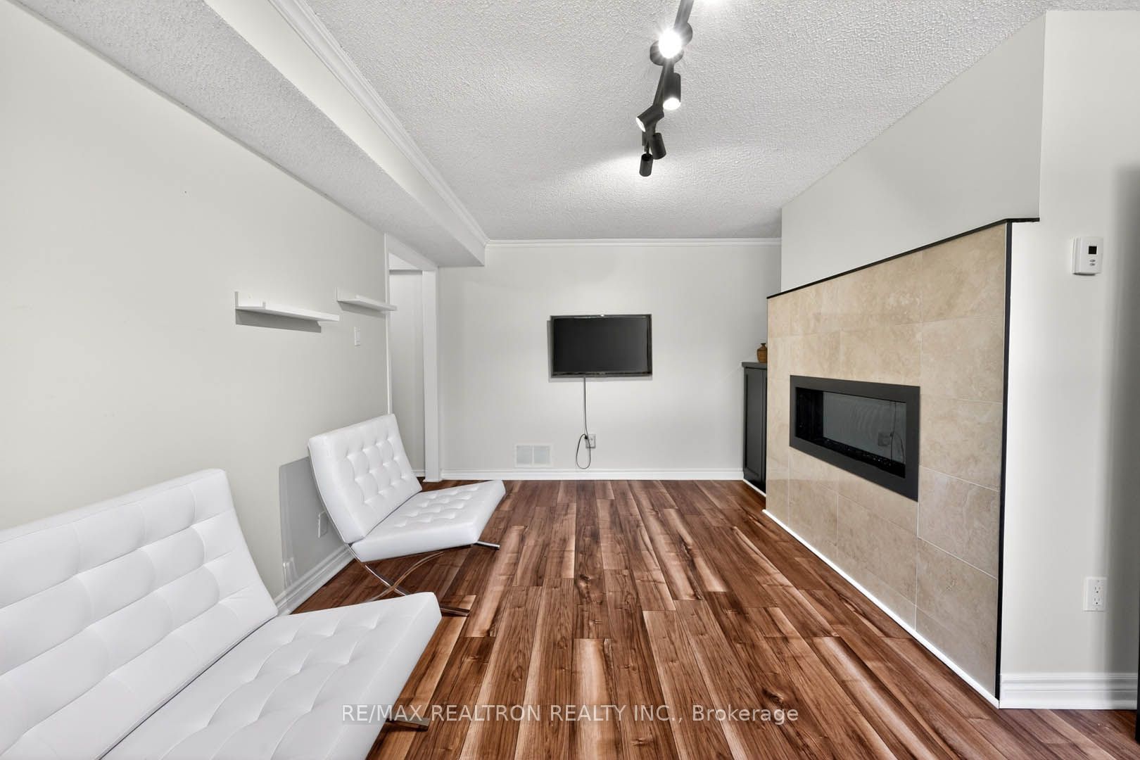 18 Castille Crescent Property Photo 24