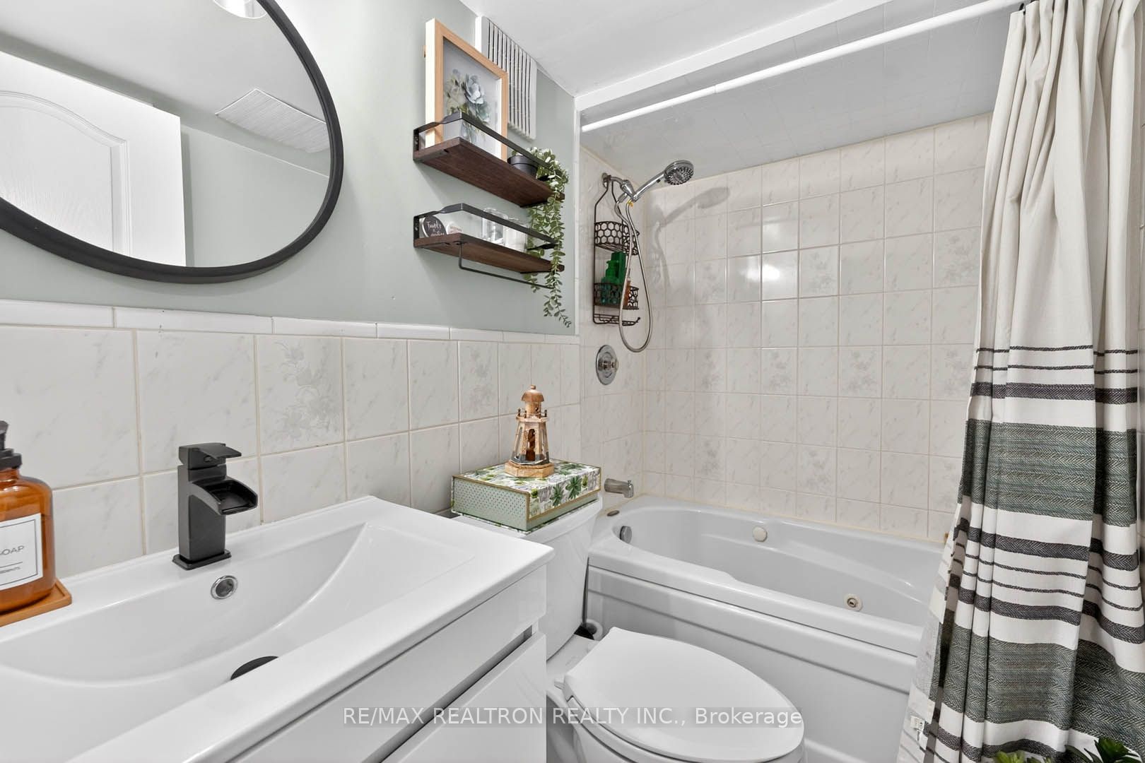18 Castille Crescent Property Photo 26