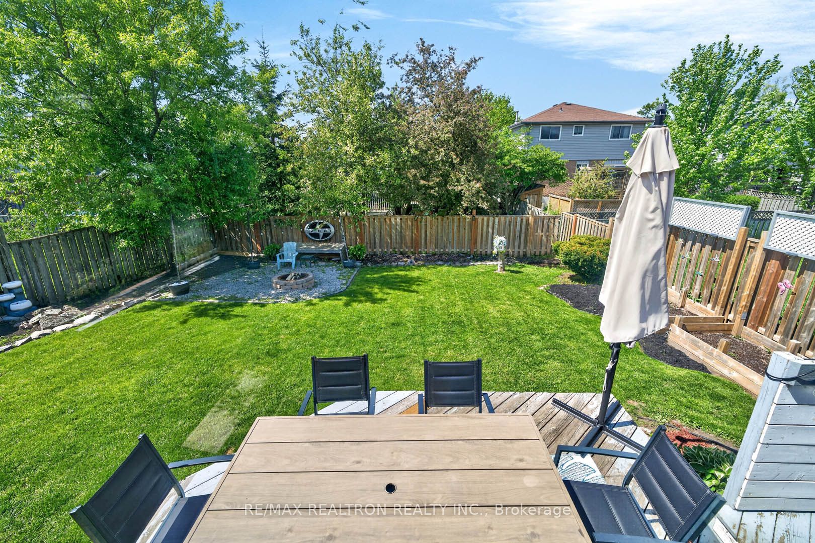 18 Castille Crescent Property Photo 35
