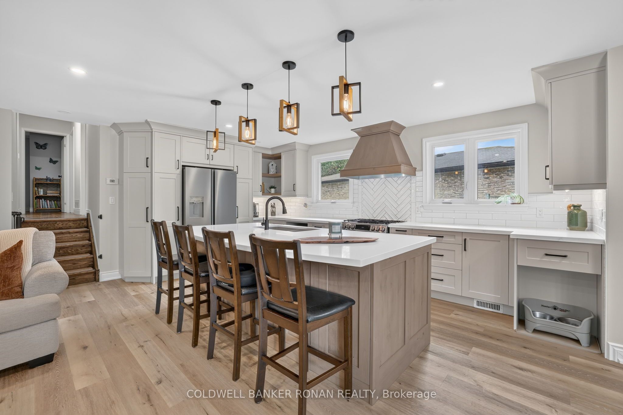 281 Tupper Boulevard Property Photo 8