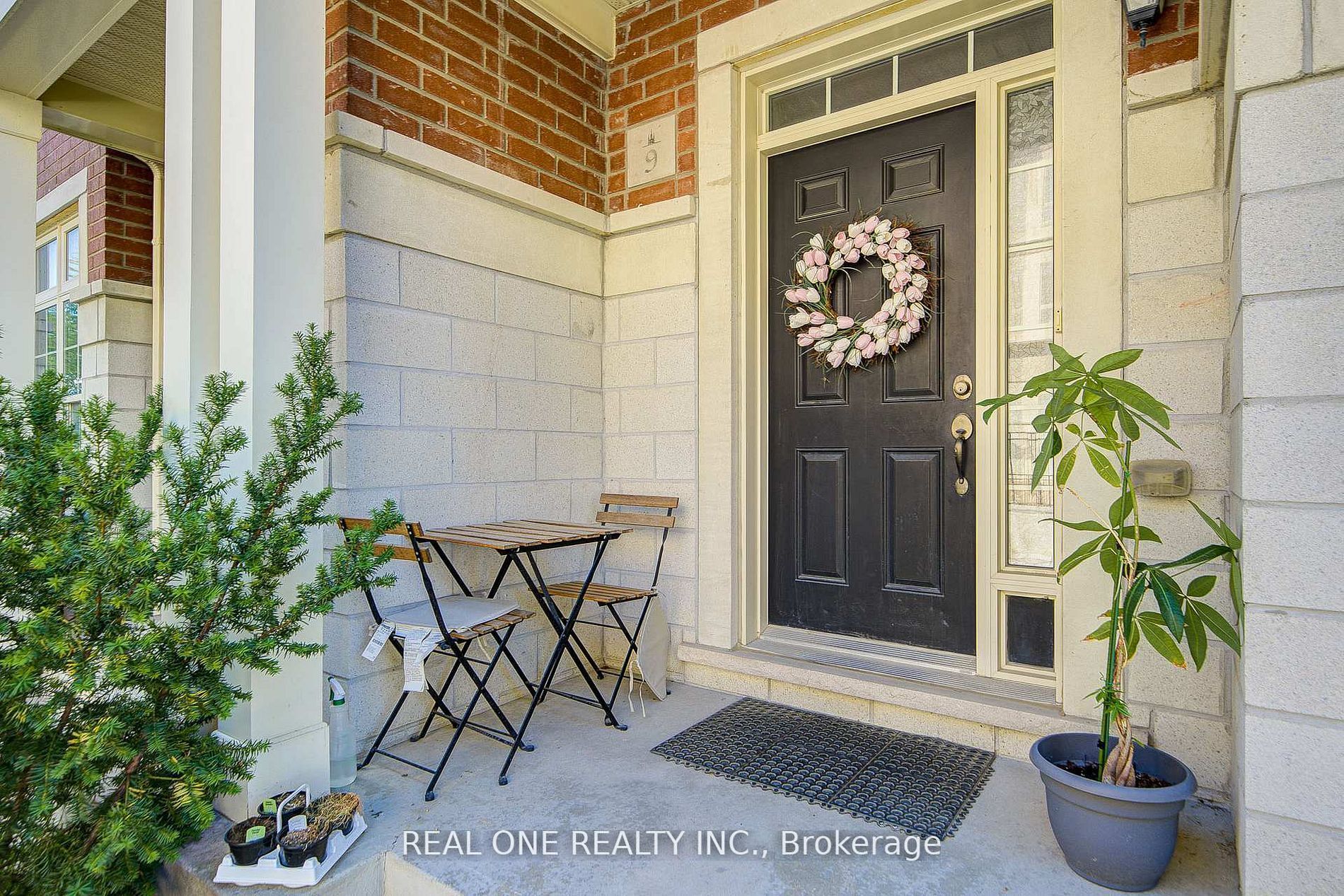 9 Ruskov Lane Upper Property Photo 2