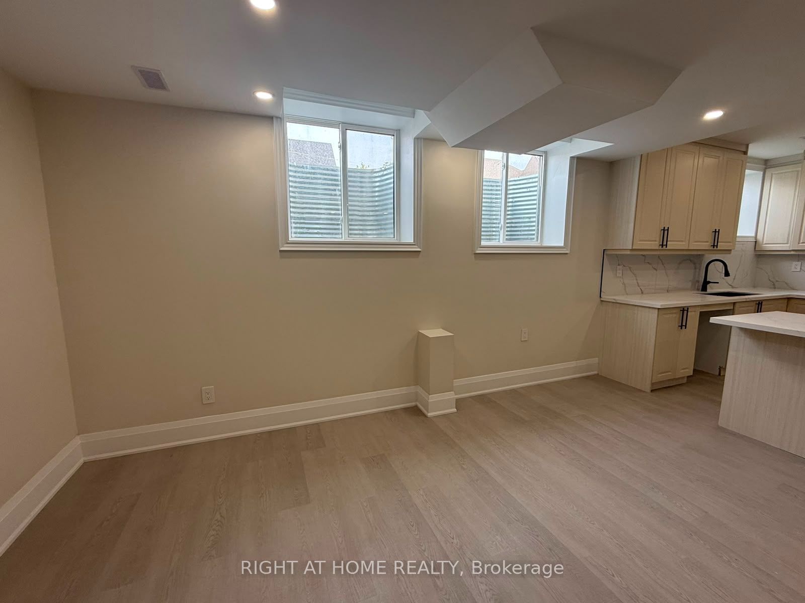 2 Chesney Crescent B Property Photo 5