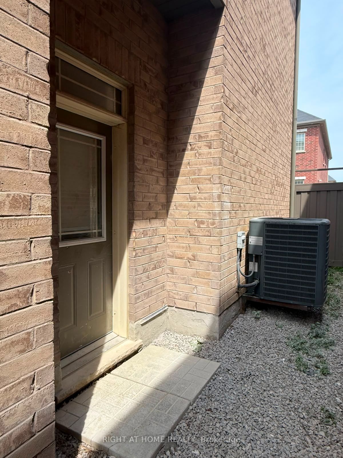 2 Chesney Crescent B Property Photo 16