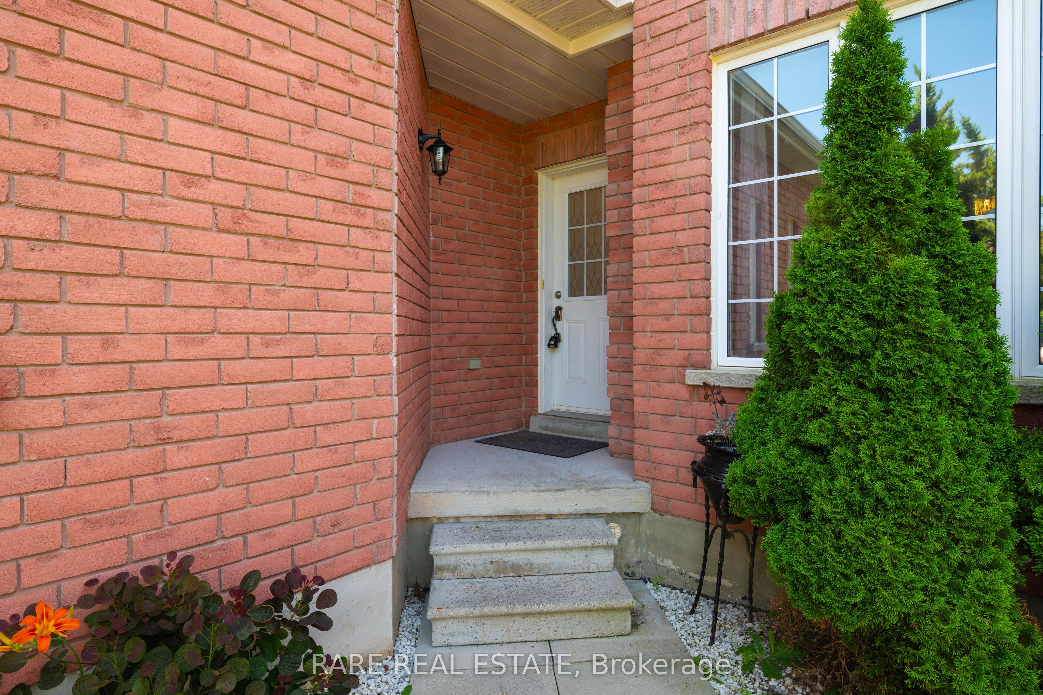 2104 Osbond Road Property Photo 3