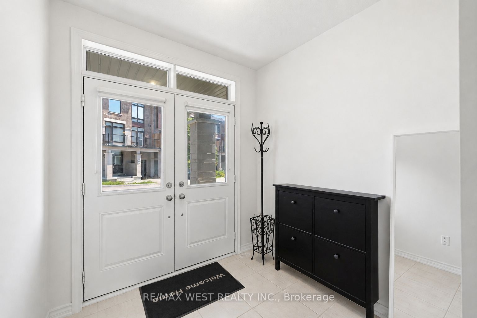 55 Holyrood Crescent Property Photo 3