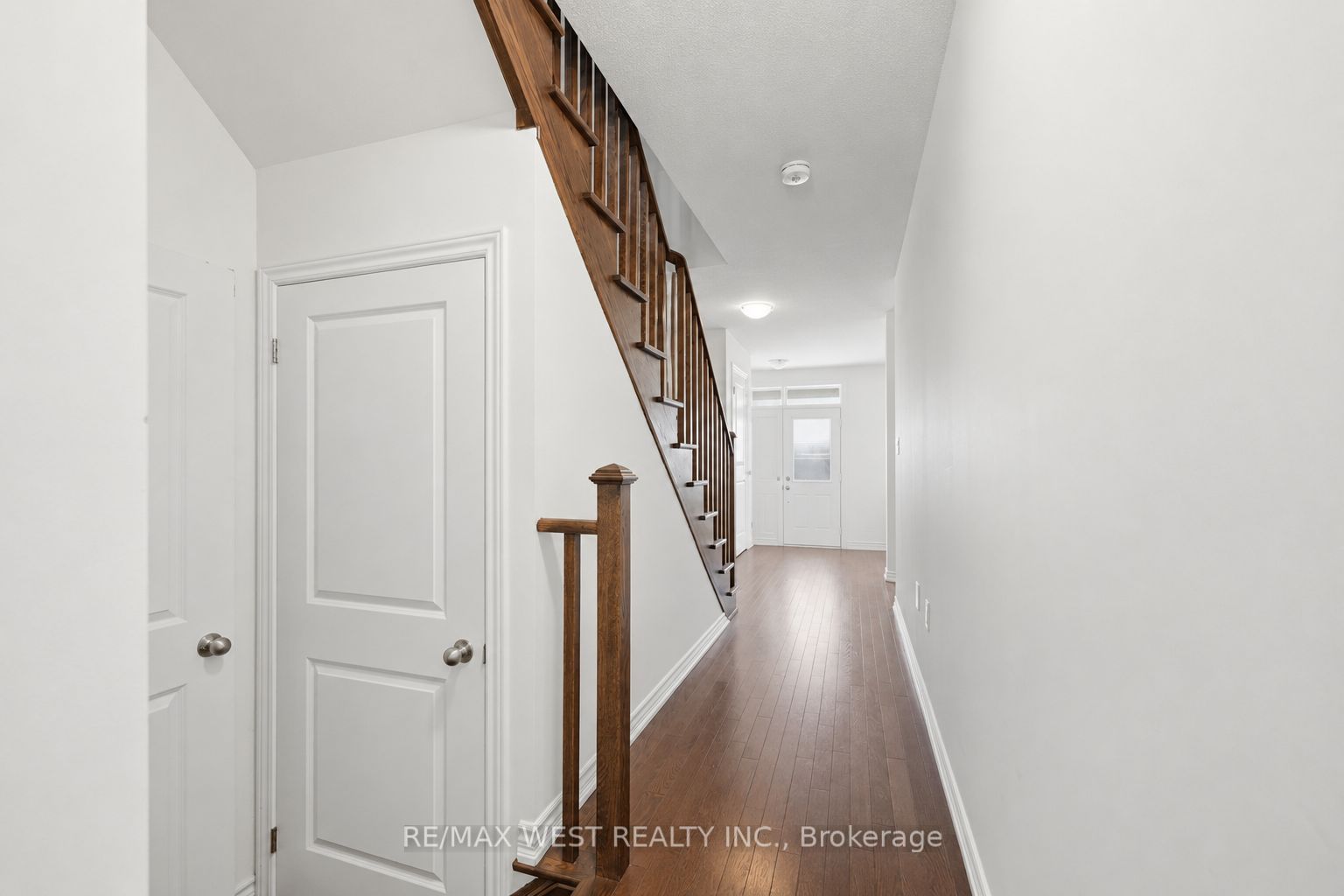55 Holyrood Crescent Property Photo 4