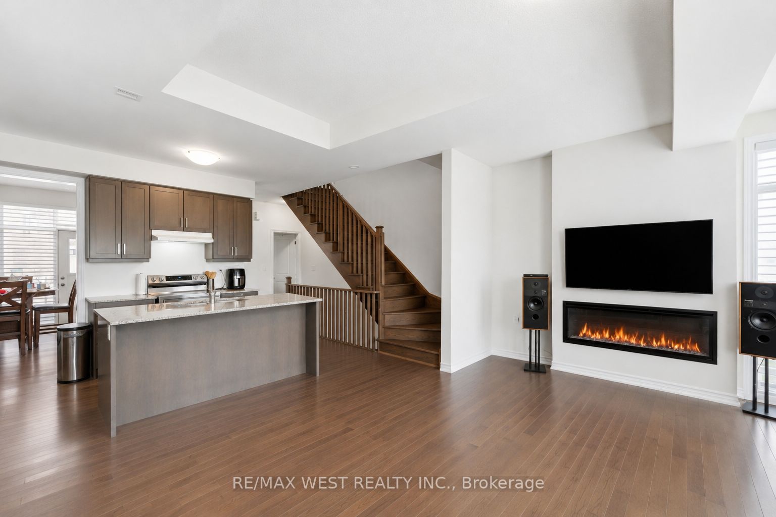 55 Holyrood Crescent Property Photo 8