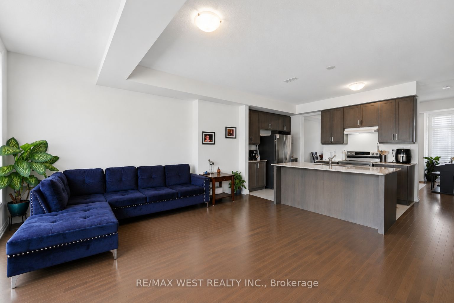 55 Holyrood Crescent Property Photo 9