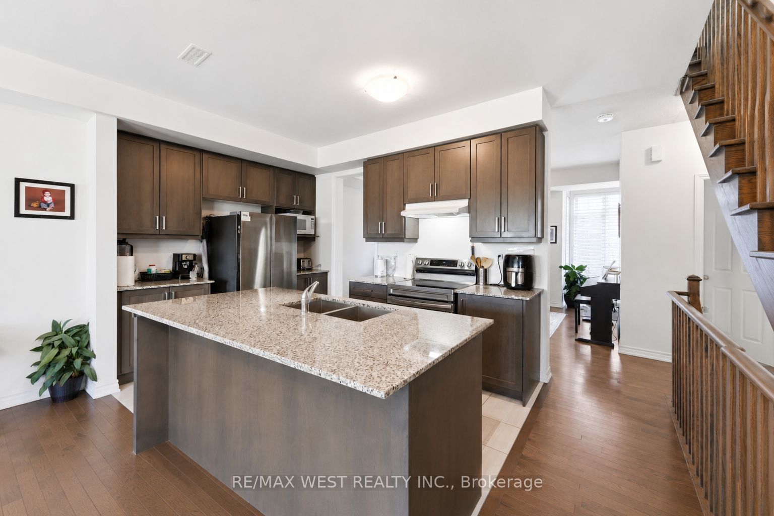 55 Holyrood Crescent Property Photo 11