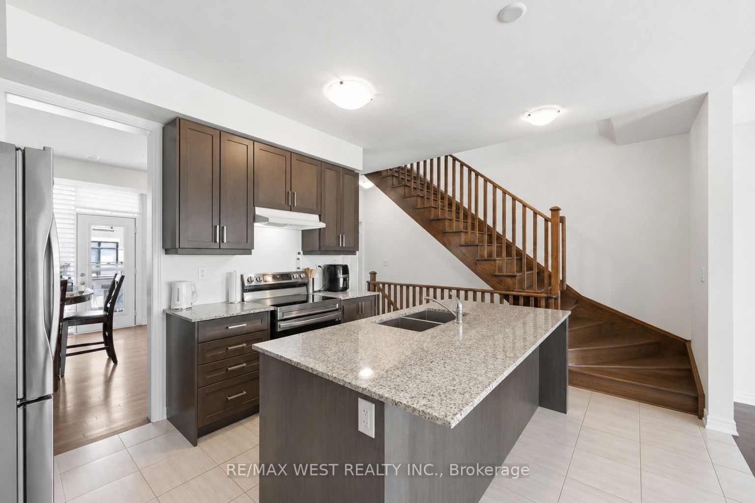 55 Holyrood Crescent Property Photo 14