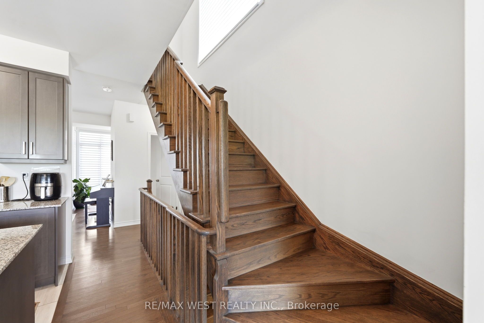 55 Holyrood Crescent Property Photo 18