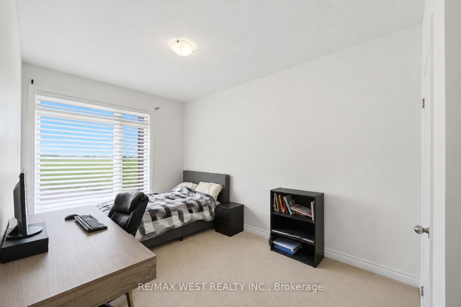 55 Holyrood Crescent Property Photo 23