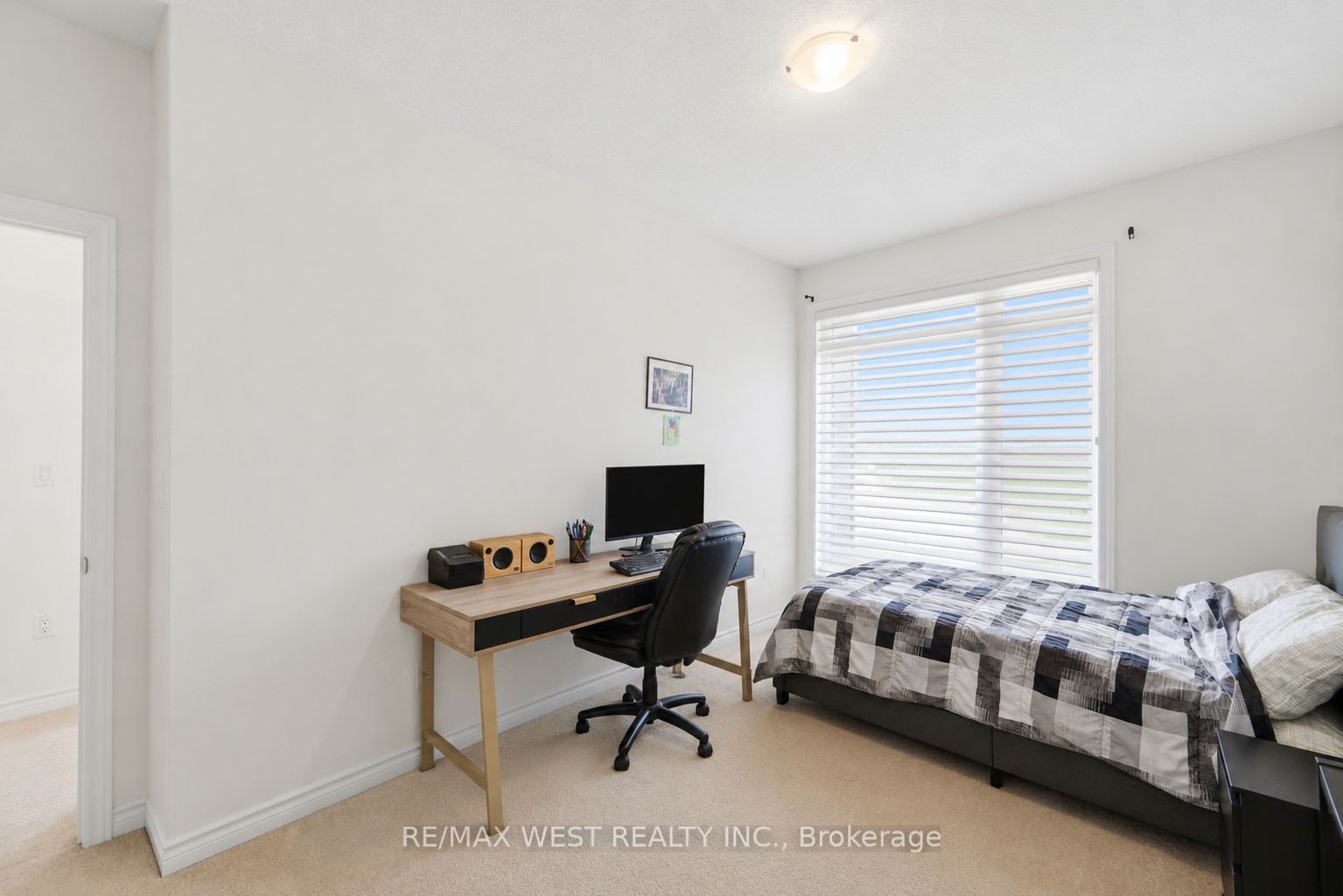 55 Holyrood Crescent Property Photo 24