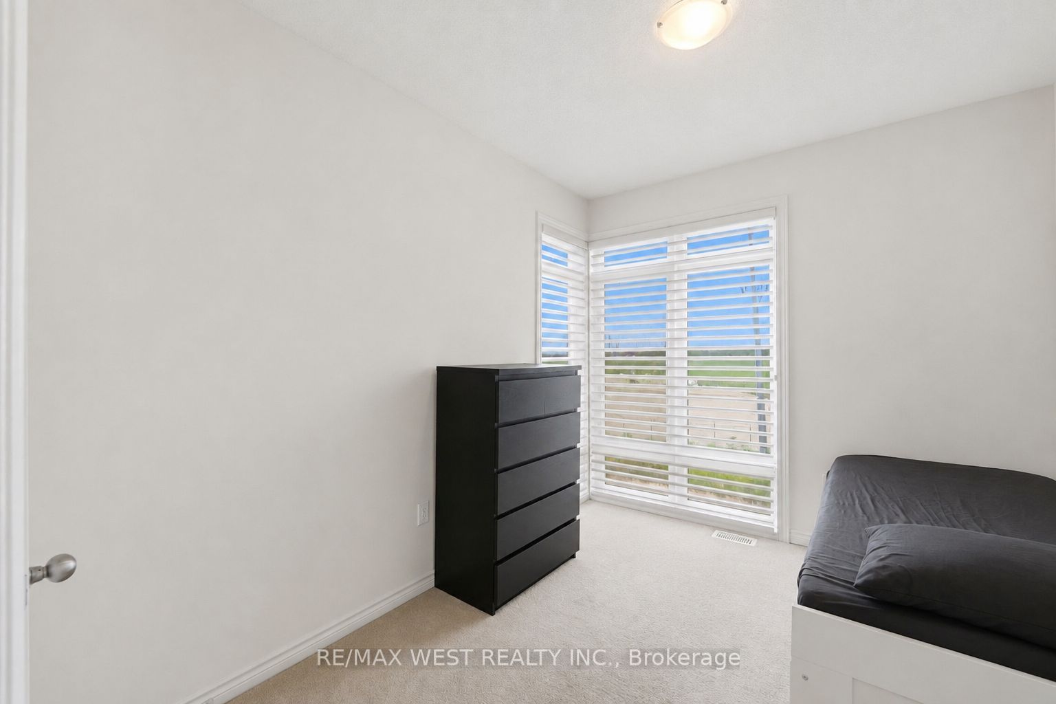 55 Holyrood Crescent Property Photo 27