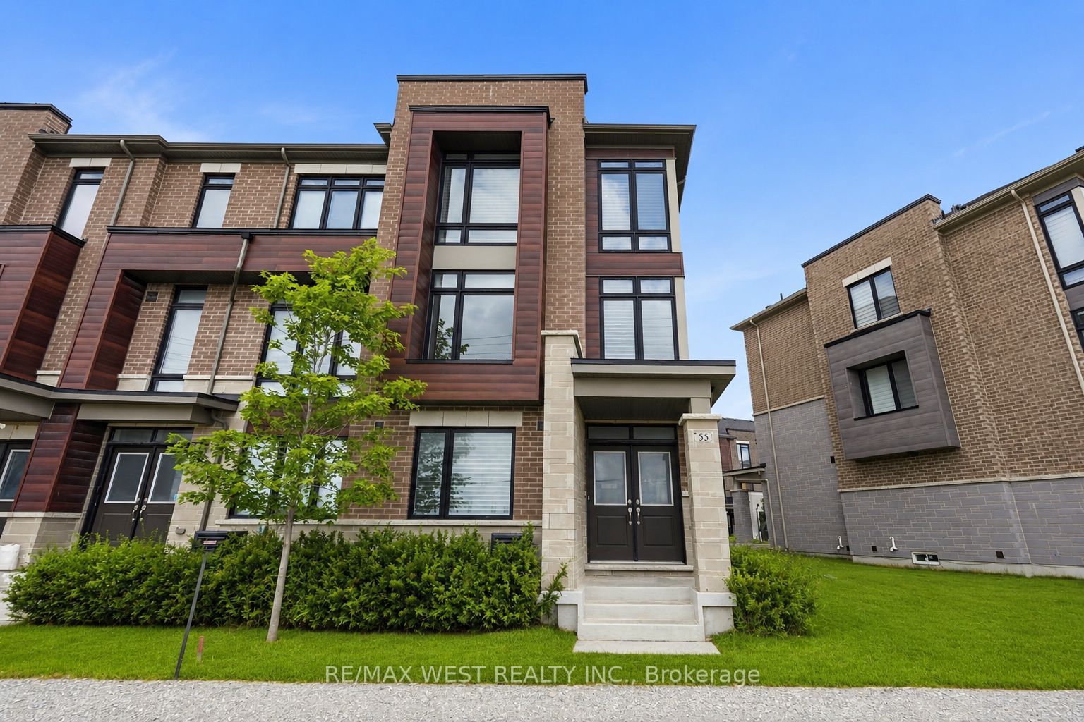 55 Holyrood Crescent Property Photo 30