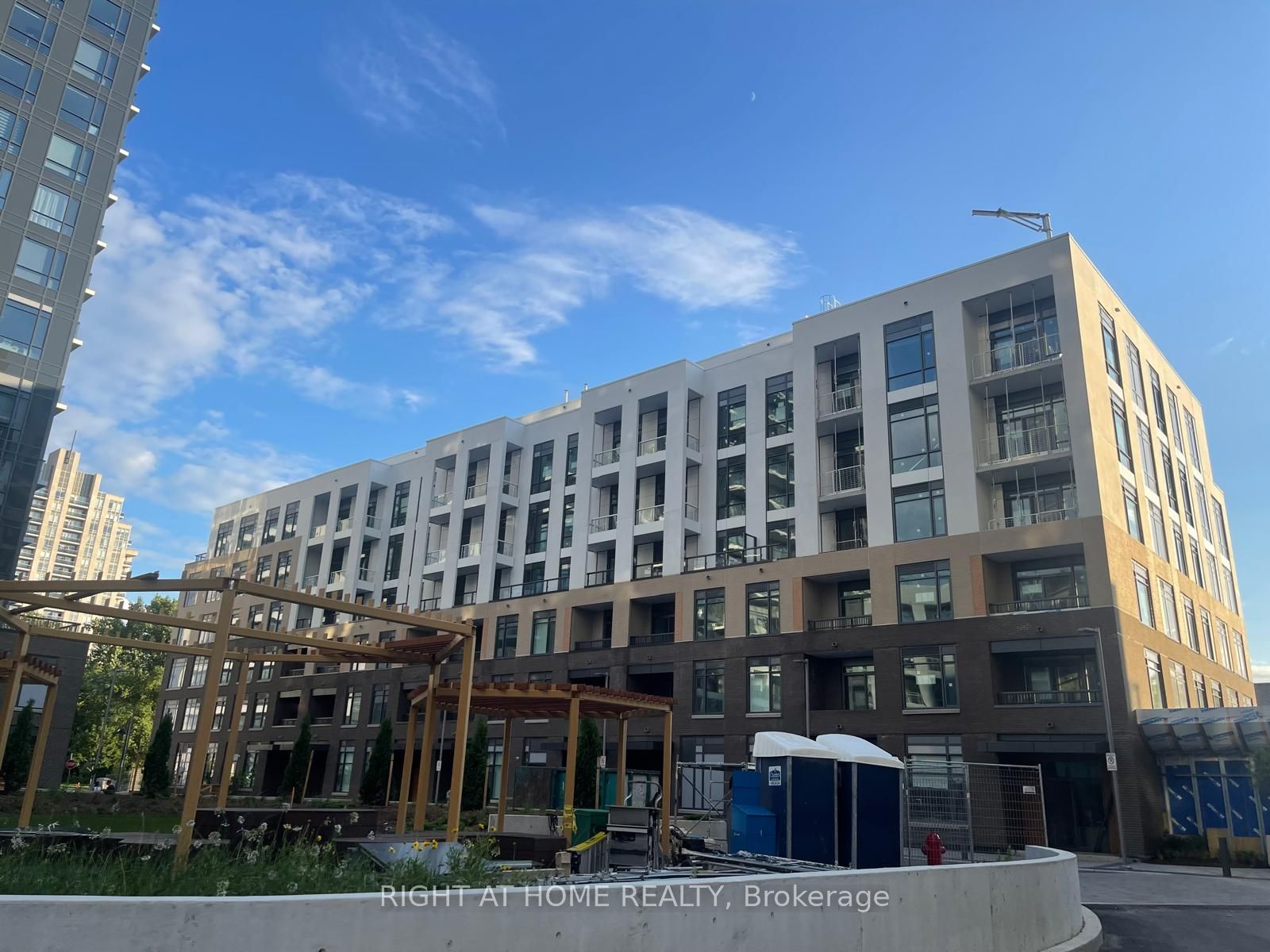 8 Beverley Glen Boulevard D-331 Property Photo 1