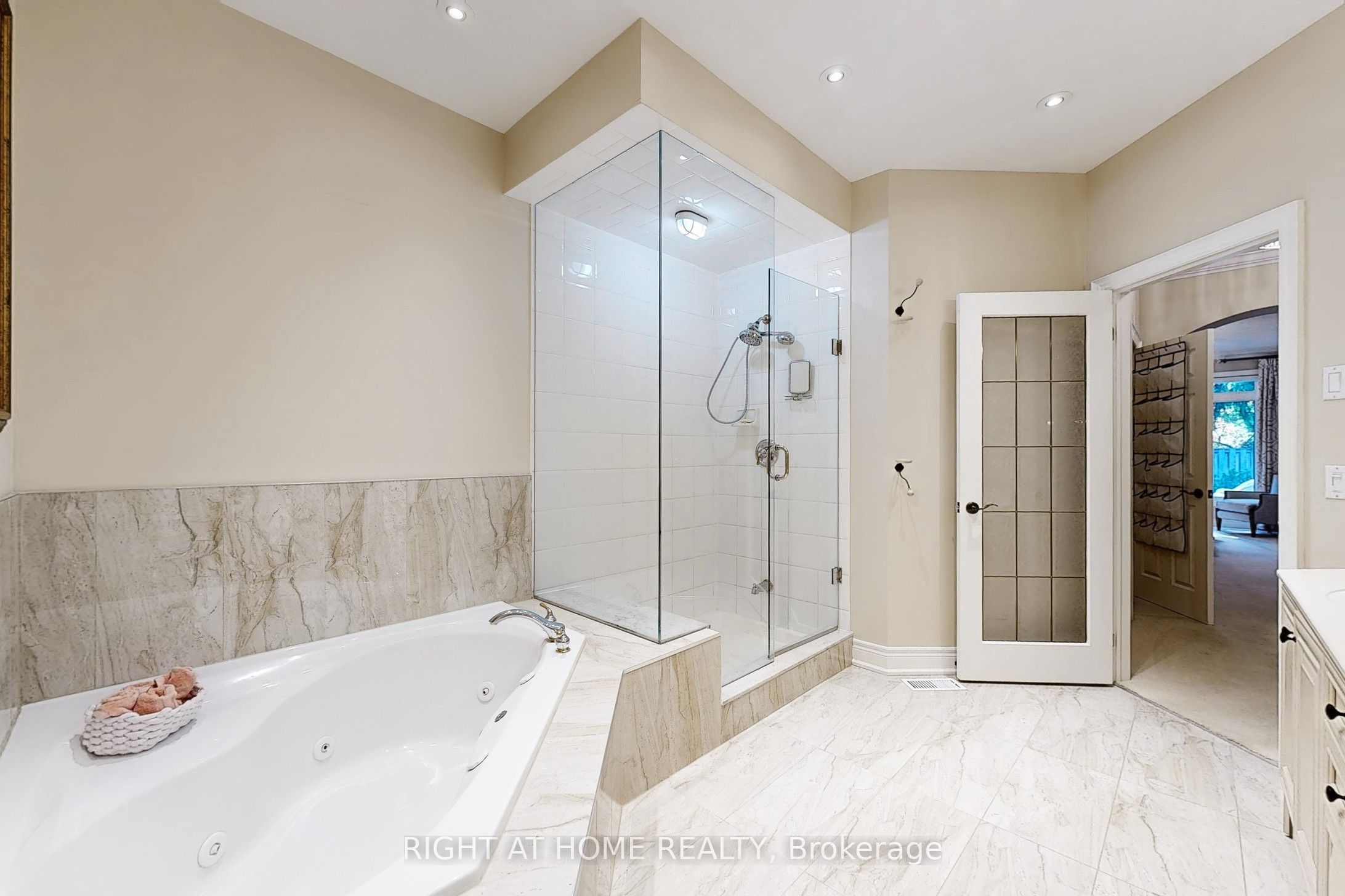 9 Arlington Way Property Photo 18