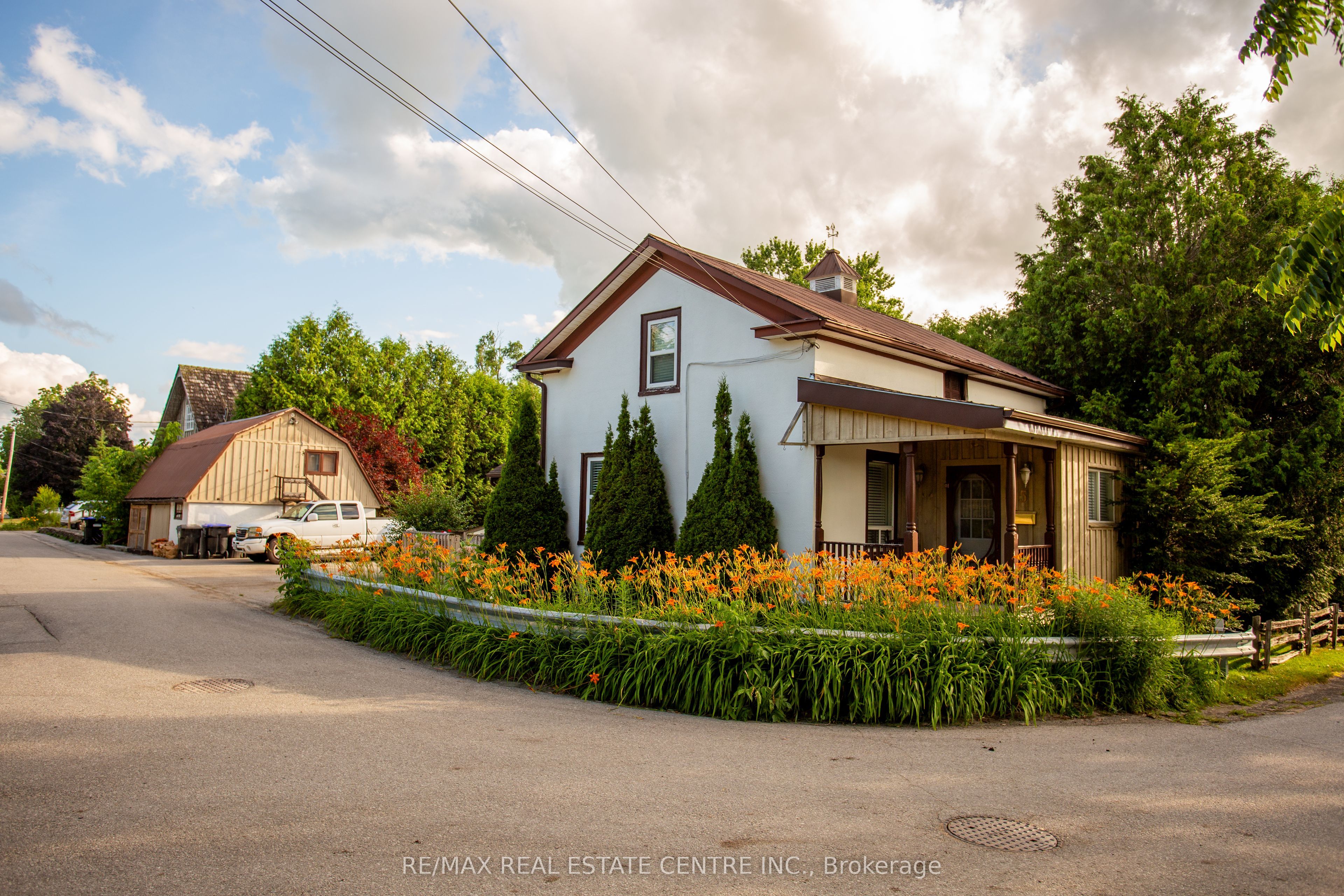 5 East John Street N Property Photo 6