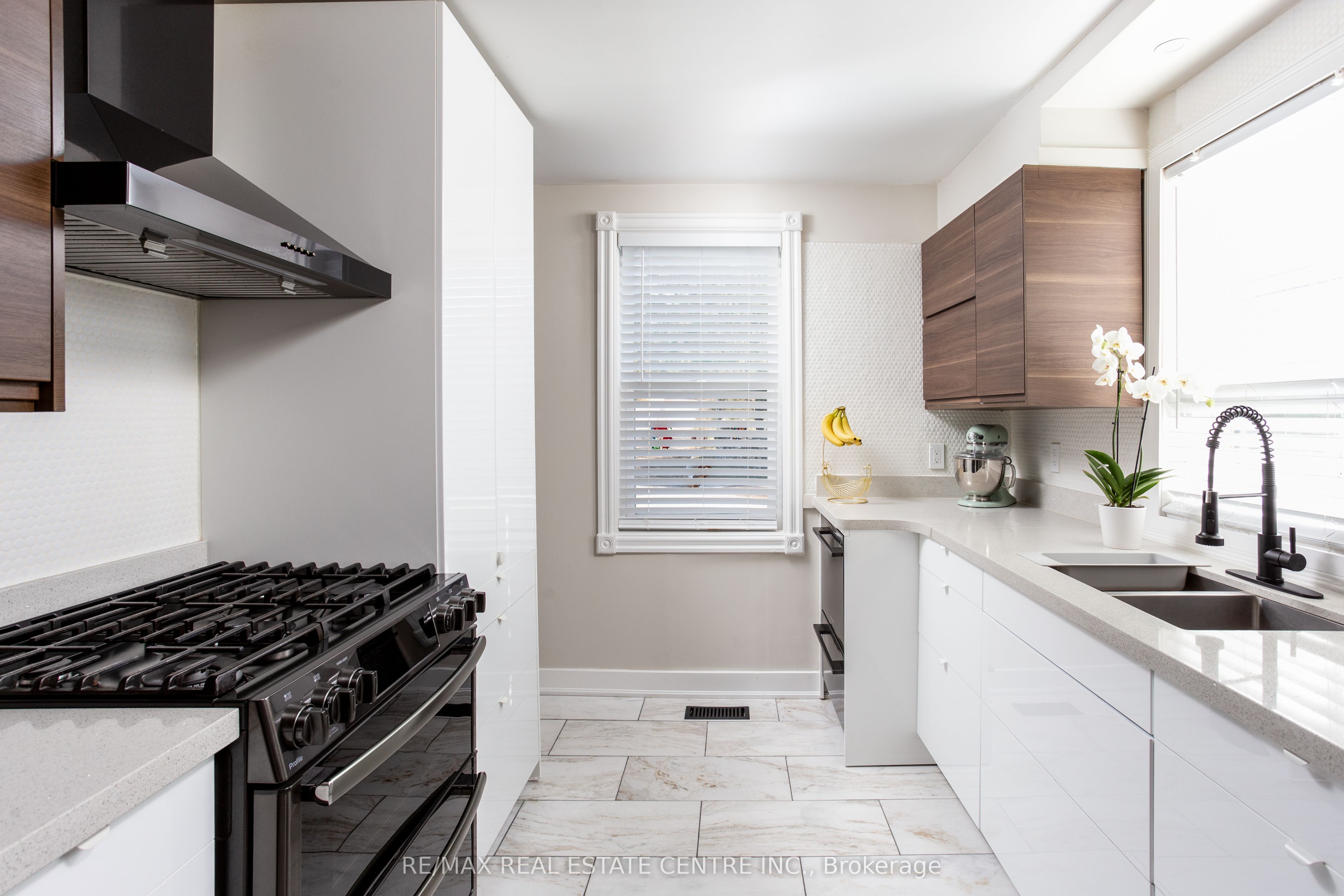 5 East John Street N Property Photo 15