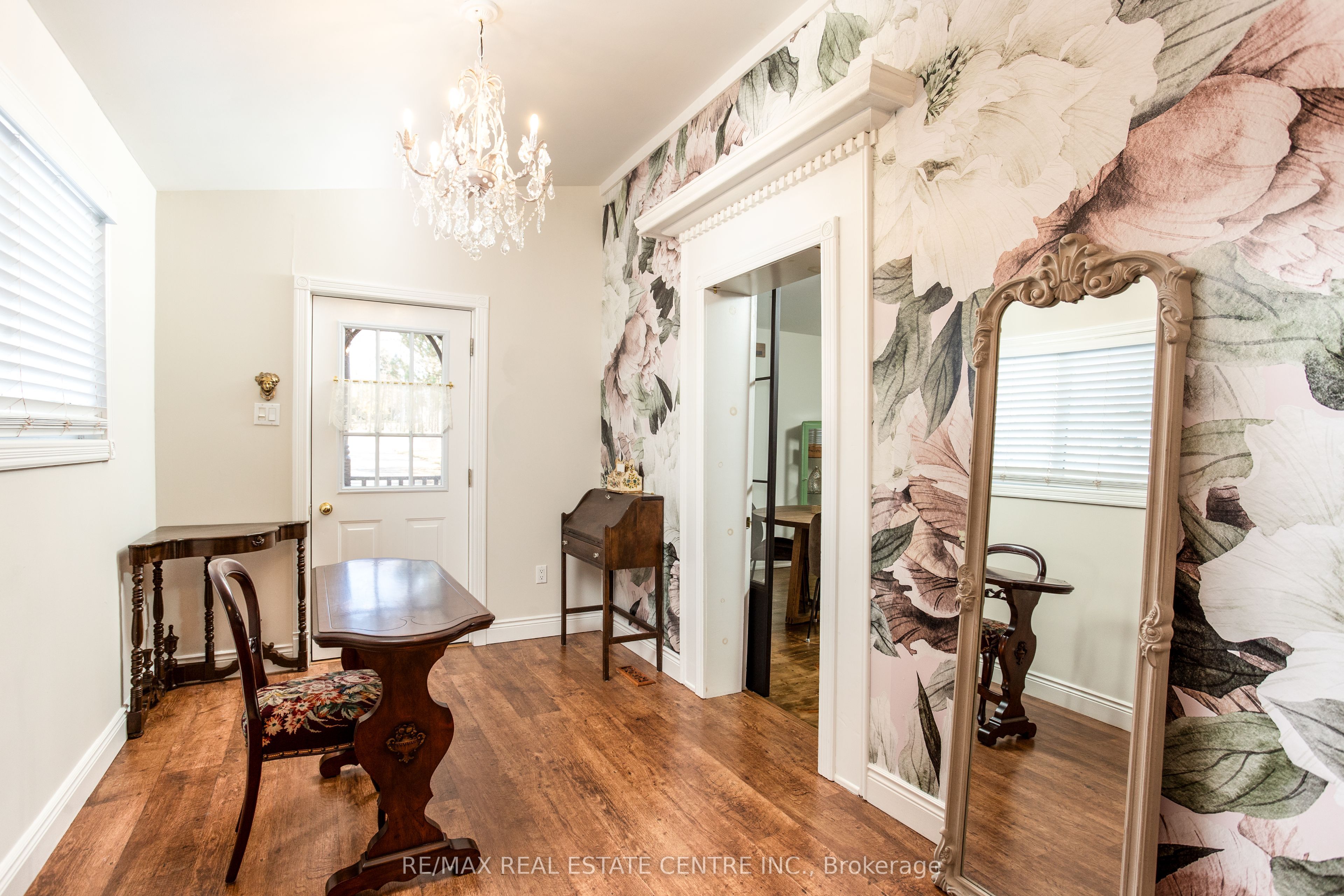 5 East John Street N Property Photo 27