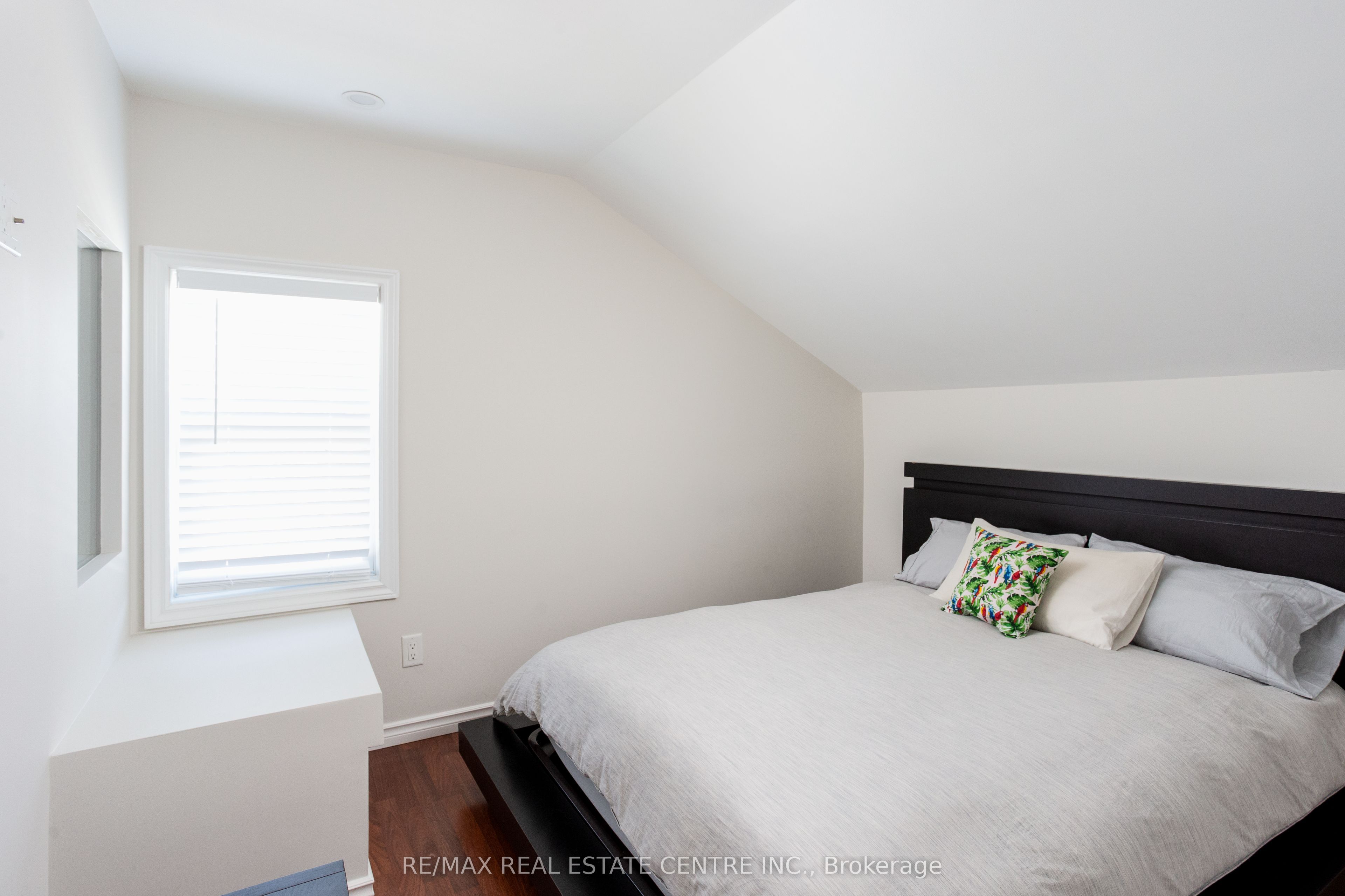 5 East John Street N Property Photo 35