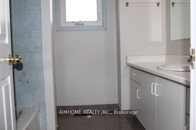 137 Irenemount Crescent Upper Property Photo 17