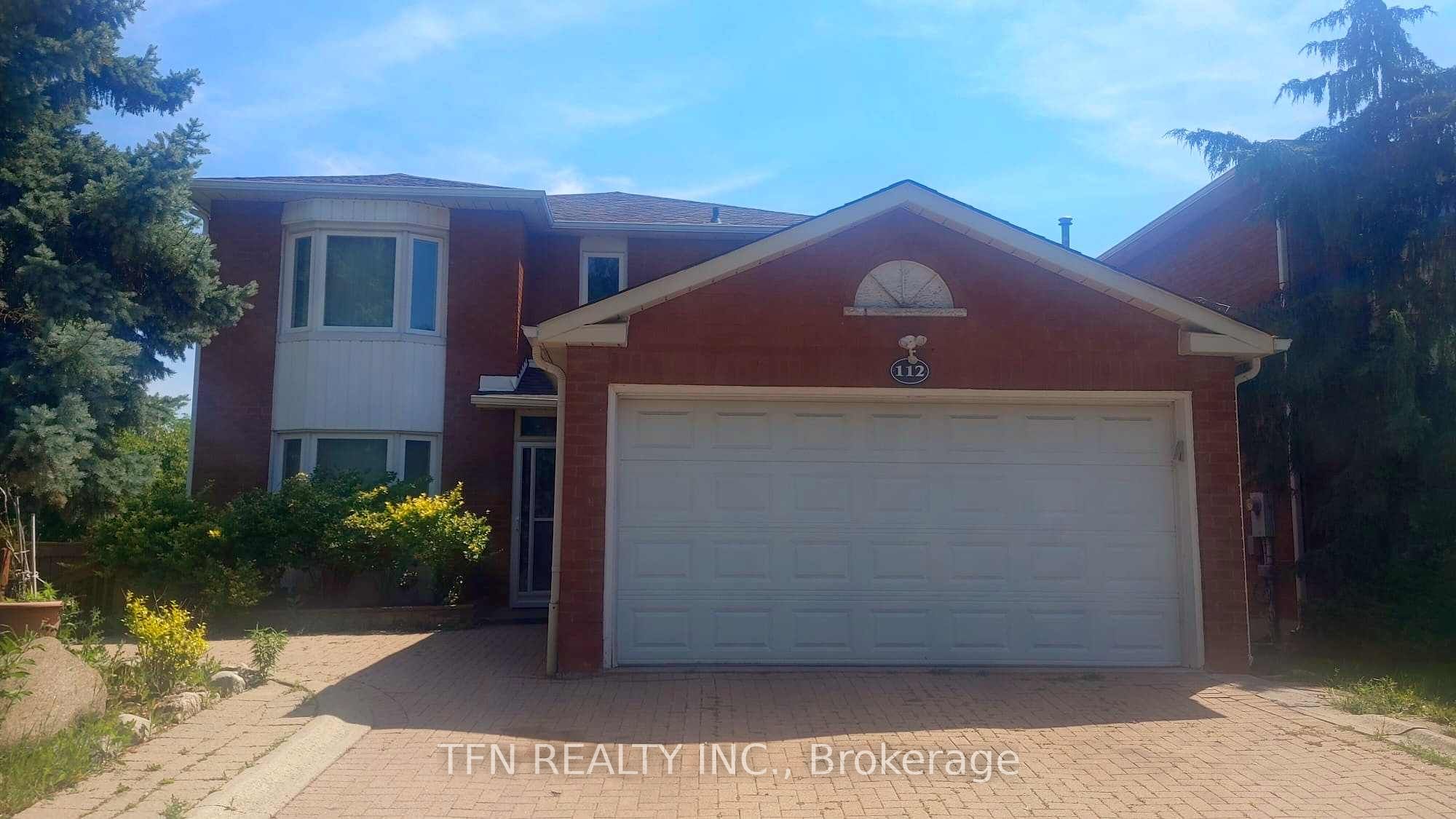 112 Trafalgar Square Property Photo 1