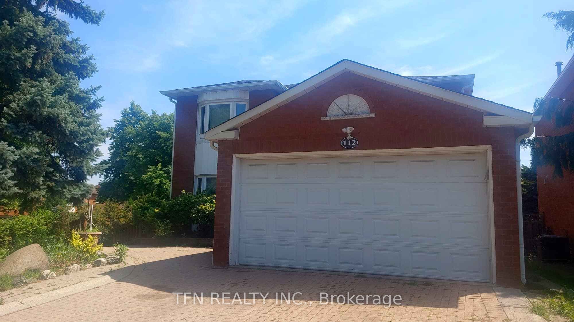 112 Trafalgar Square Property Photo 2