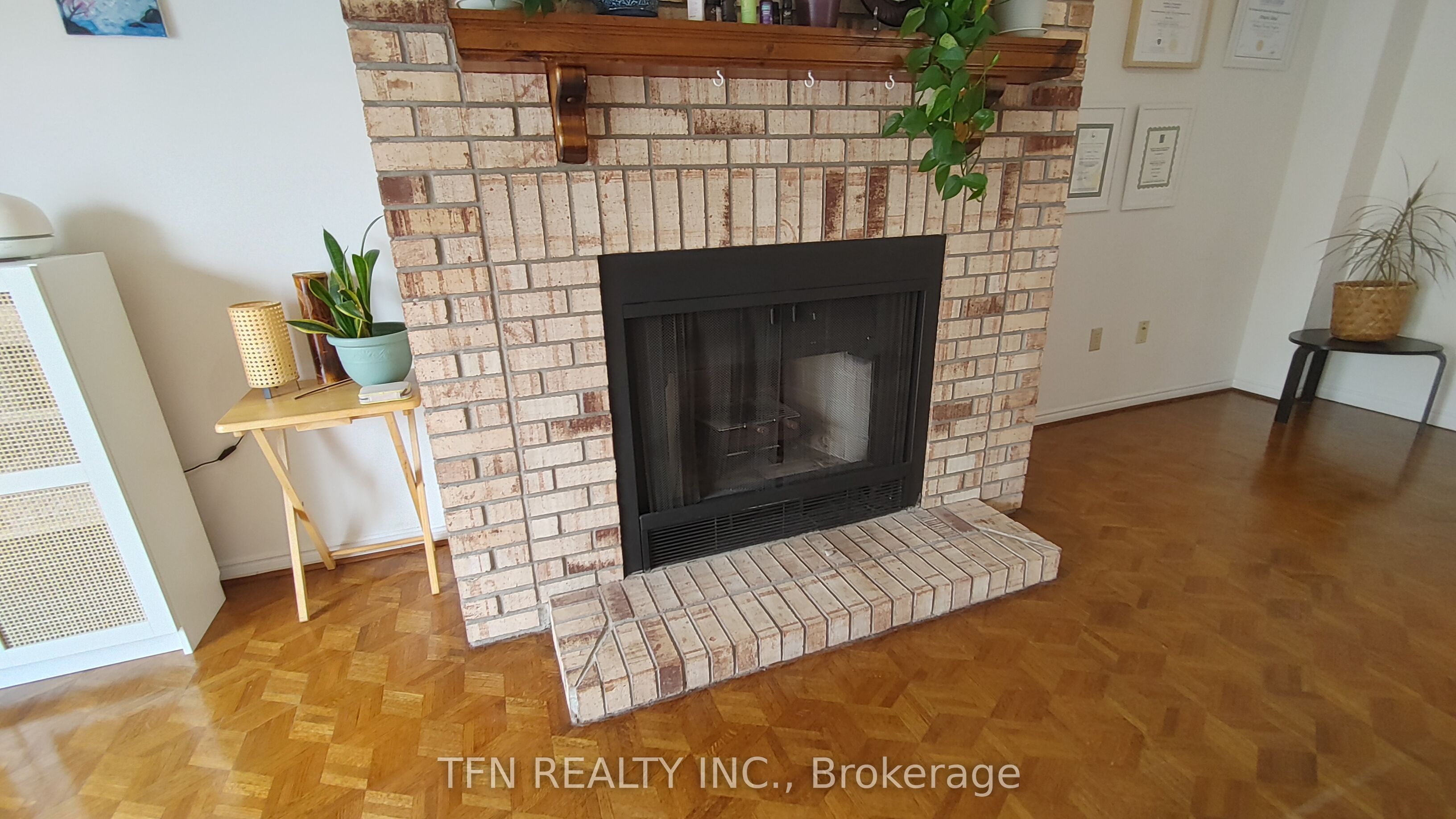 112 Trafalgar Square Property Photo 10