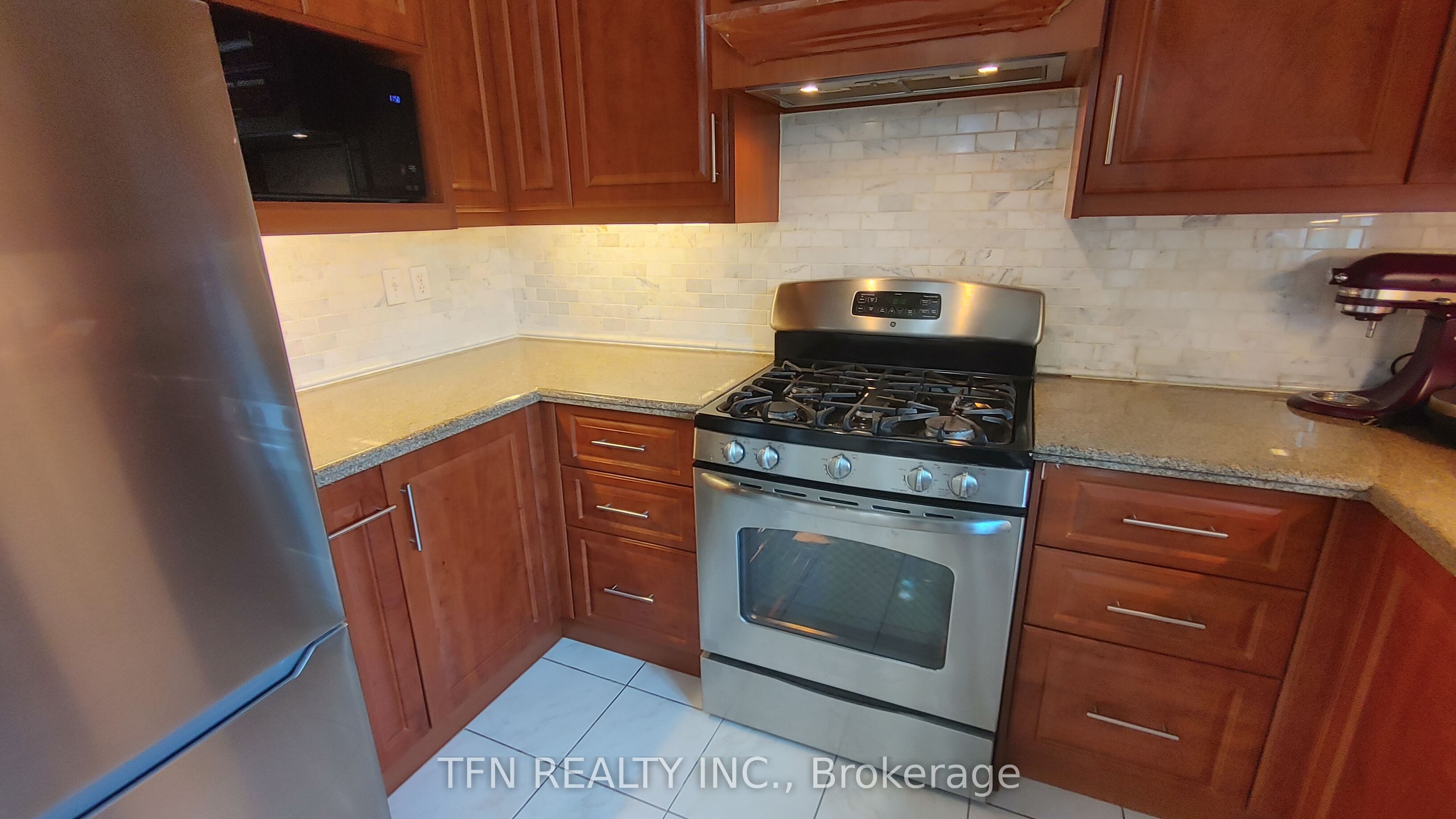 112 Trafalgar Square Property Photo 14