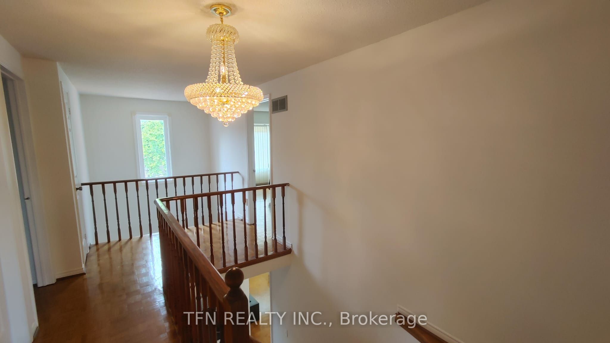 112 Trafalgar Square Property Photo 19