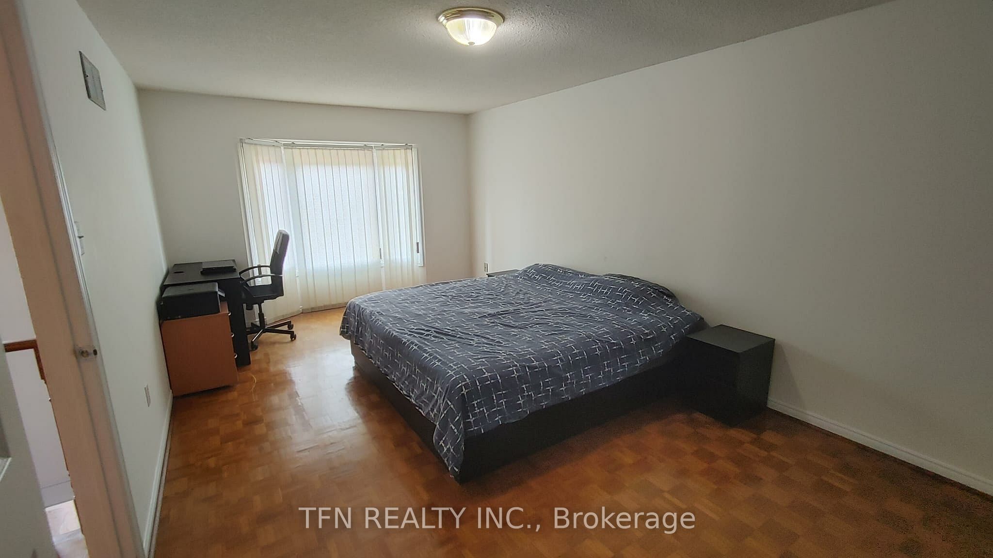 112 Trafalgar Square Property Photo 20