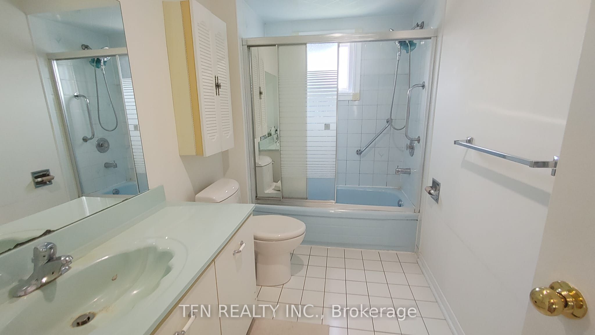 112 Trafalgar Square Property Photo 23