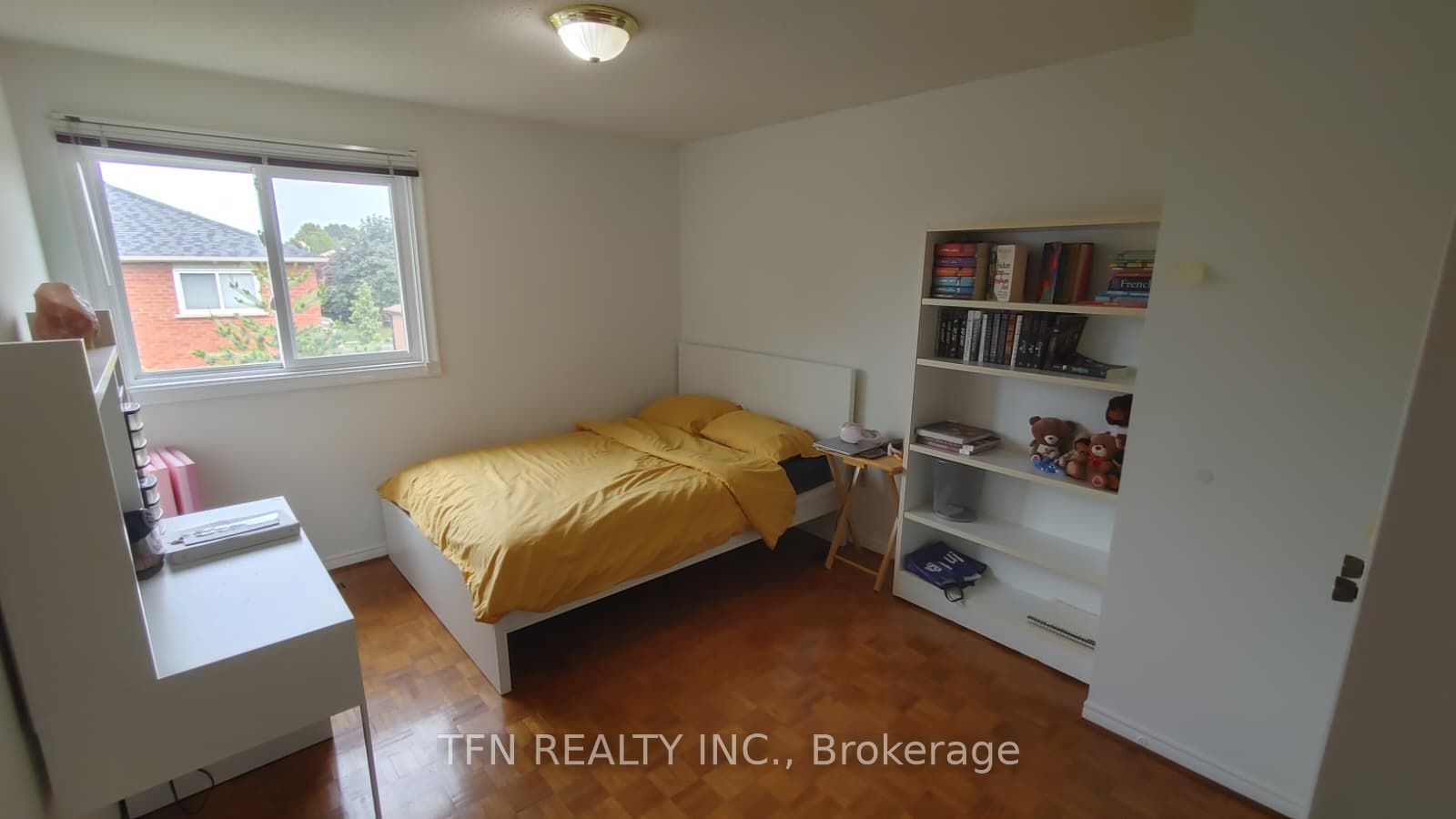 112 Trafalgar Square Property Photo 25