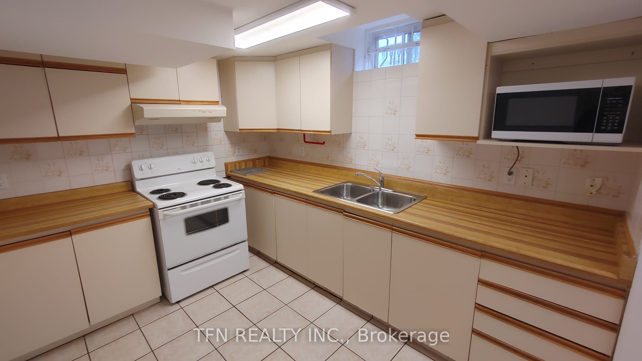 112 Trafalgar Square Property Photo 31